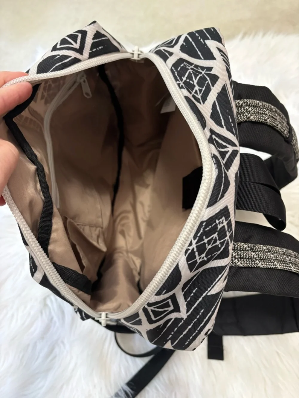 Kavu Black & White Geometric Outdoor Hiking Nature Onamission Backpack
